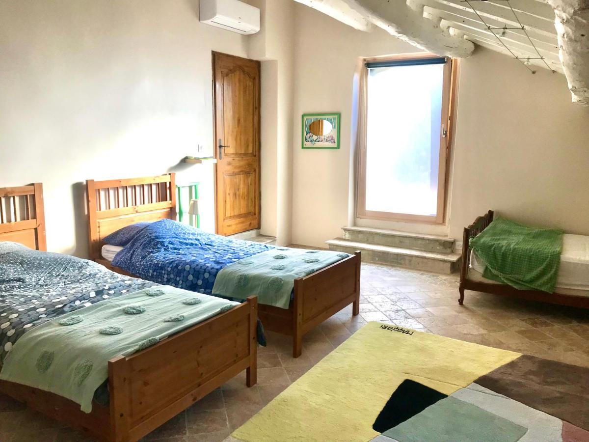 Malataverne La Bergerie Des Amandiers Chambres Et Table D'Hotes المظهر الخارجي الصورة