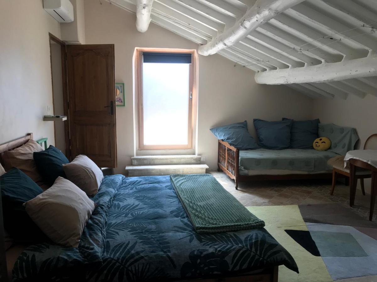 Malataverne La Bergerie Des Amandiers Chambres Et Table D'Hotes المظهر الخارجي الصورة